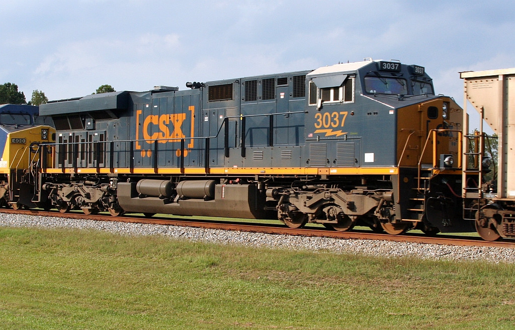 CSX 3037 on NB empty coal train